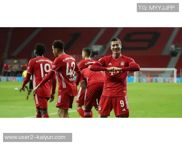 拜仁发布客战门兴海报乌尔比希与莱默尔共同亮相展现团队精神